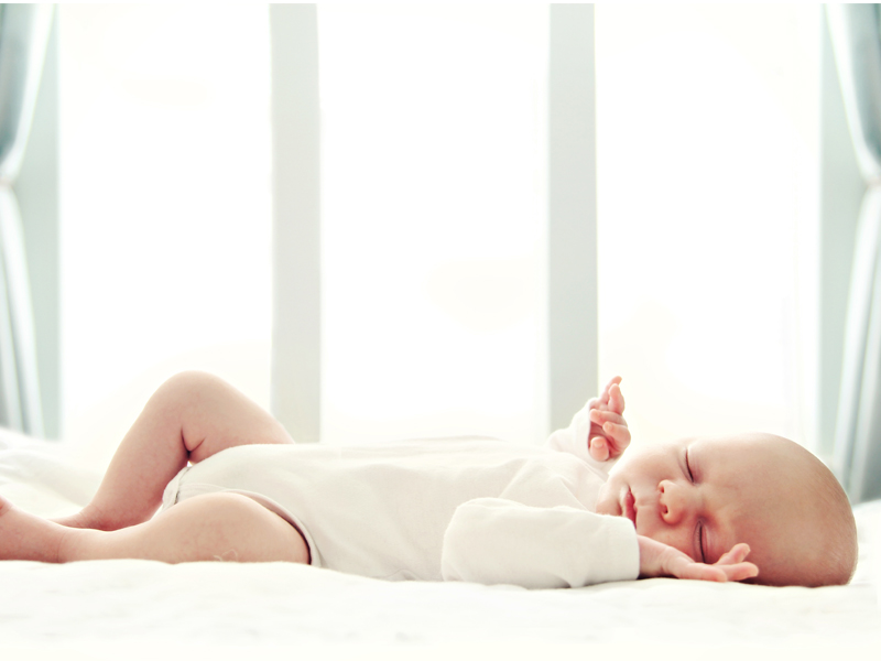Is it possible to teach my baby about night and day?