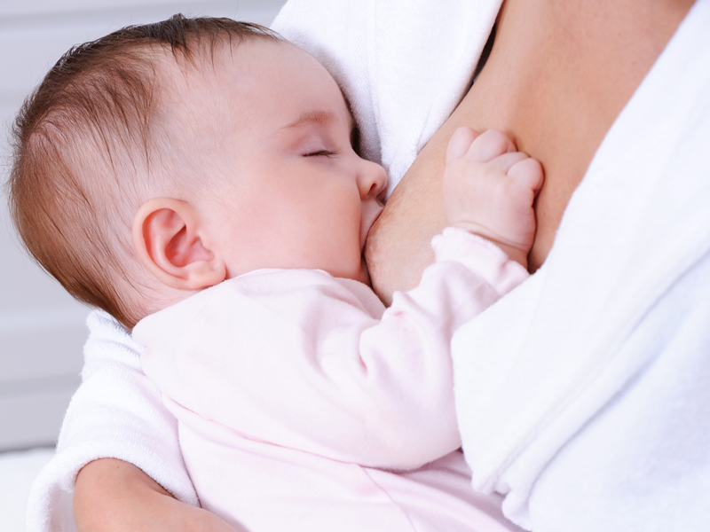Dream feeds – when and how to feed your baby at night